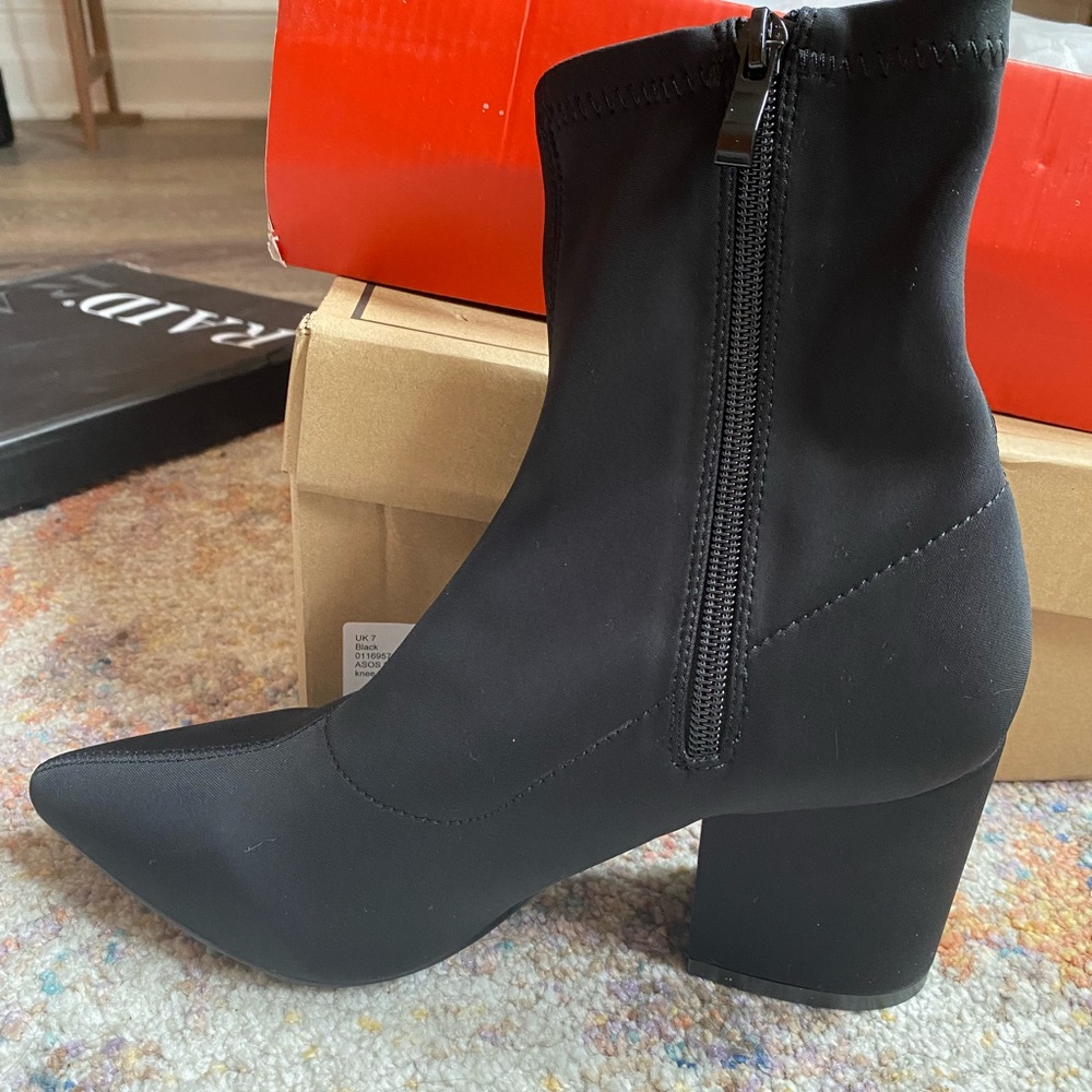 Raid Black Lycra sock boots in size 8